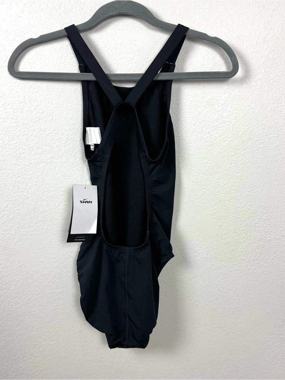 NWT Nike HydraStrong solid fastback one-piece swimsuit Women’s Sz 4 / 30 Black